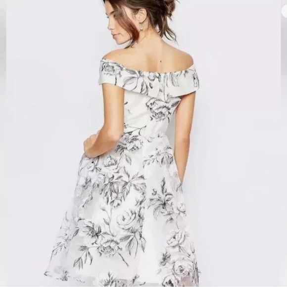 Chi Chi London Dress - Picture 5 of 7